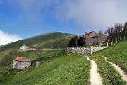 33 Vista verso la Chiesetta del Linzone - Santuario della Sacra Famiglia di Nazareth 